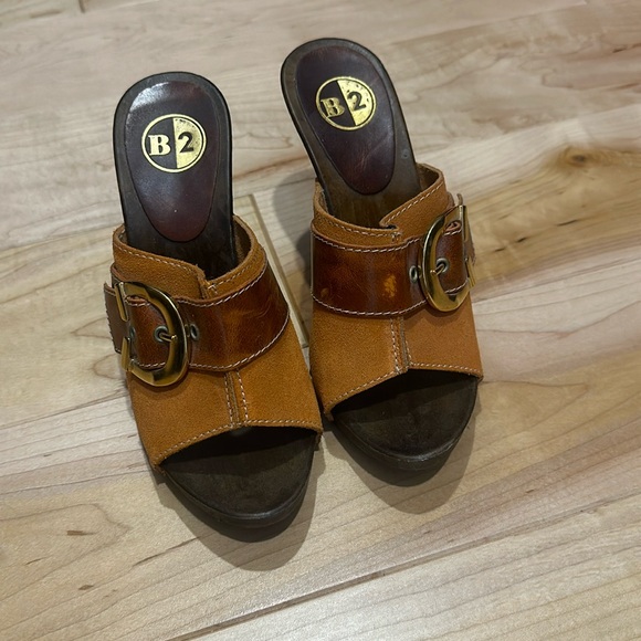 B2 suede and leather mules size 6. - Picture 1 of 4